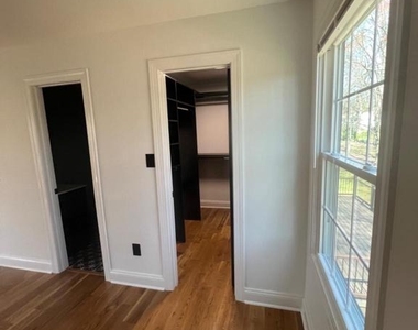 4400 Rendale Court - Photo Thumbnail 10