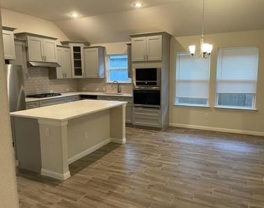 417 Bright Star Ln - Photo Thumbnail 7