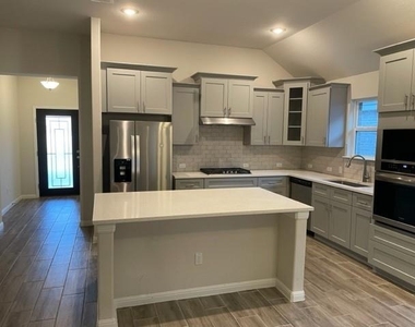 417 Bright Star Ln - Photo Thumbnail 6