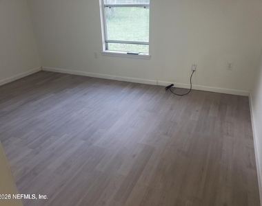 2506 Creekfront Drive - Photo Thumbnail 14