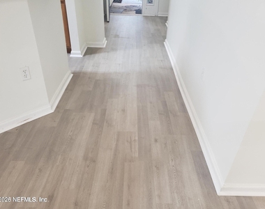 2506 Creekfront Drive - Photo Thumbnail 5