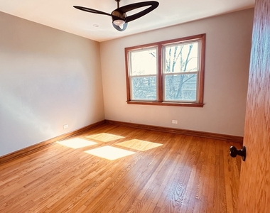 2823 W 71st Street - Photo Thumbnail 14