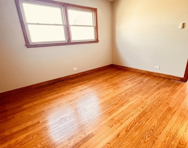 2823 W 71st Street - Photo Thumbnail 10