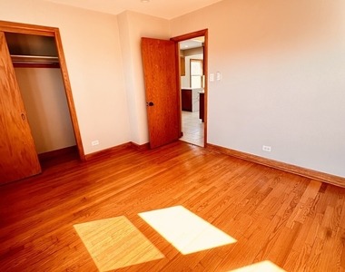 2823 W 71st Street - Photo Thumbnail 13