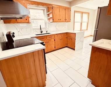 2823 W 71st Street - Photo Thumbnail 5