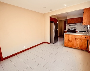 2823 W 71st Street - Photo Thumbnail 3