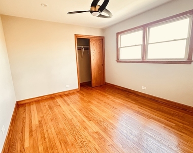 2823 W 71st Street - Photo Thumbnail 9