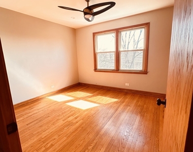 2823 W 71st Street - Photo Thumbnail 7