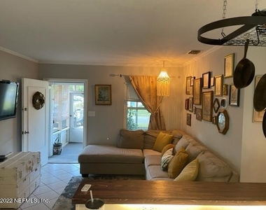 10412 Skycrest Drive N - Photo Thumbnail 11