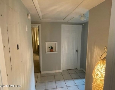 10412 Skycrest Drive N - Photo Thumbnail 13