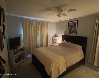 10412 Skycrest Drive N - Photo Thumbnail 16