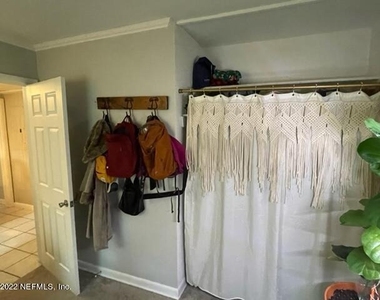 10412 Skycrest Drive N - Photo Thumbnail 18