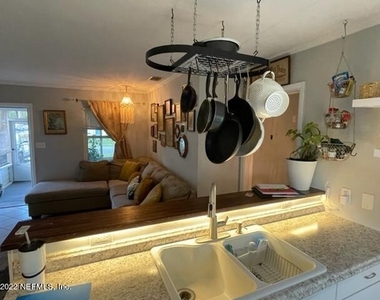 10412 Skycrest Drive N - Photo Thumbnail 12