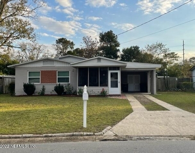 10412 Skycrest Drive N - Photo Thumbnail 1