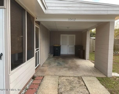 10412 Skycrest Drive N - Photo Thumbnail 2