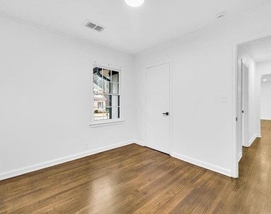1253 Dunwoody Lane Ne - Photo Thumbnail 15