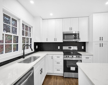 1253 Dunwoody Lane Ne - Photo Thumbnail 5