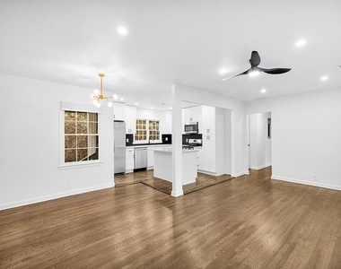 1253 Dunwoody Lane Ne - Photo Thumbnail 13