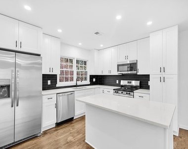 1253 Dunwoody Lane Ne - Photo Thumbnail 8