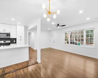 1253 Dunwoody Lane Ne - Photo Thumbnail 6