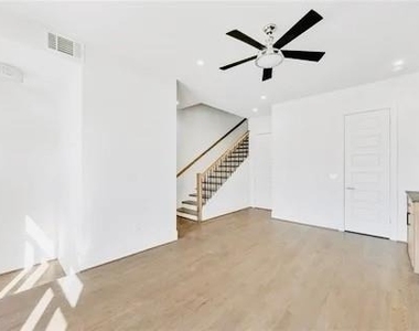 223 16th Street Nw - Photo Thumbnail 9
