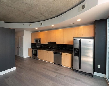400 W Peachtree Street - Photo Thumbnail 4