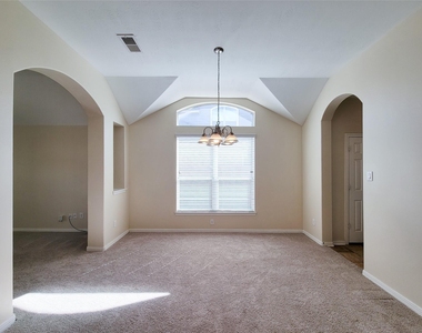 25219 Piney Heights Lane - Photo Thumbnail 4