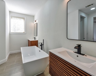 119 Capetown Lane - Photo Thumbnail 33
