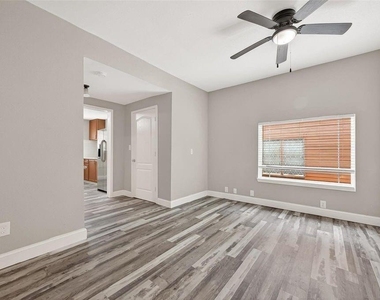 1511 Scharpe Street - Photo Thumbnail 13
