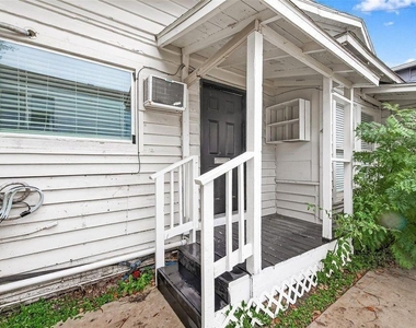 1511 Scharpe Street - Photo Thumbnail 3