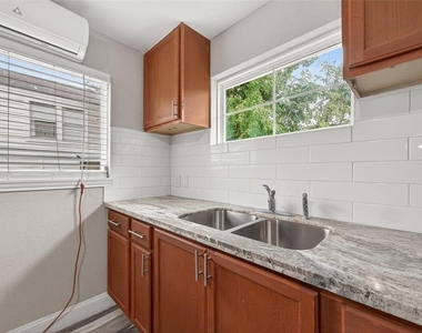 1511 Scharpe Street - Photo Thumbnail 8