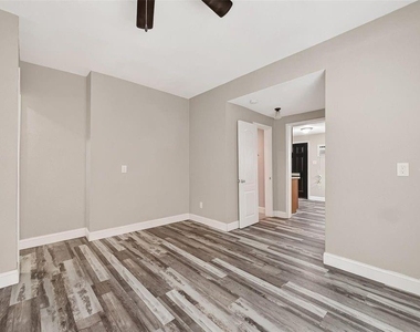 1511 Scharpe Street - Photo Thumbnail 11