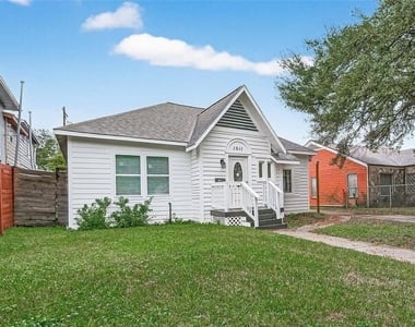 1511 Scharpe Street - Photo Thumbnail 1