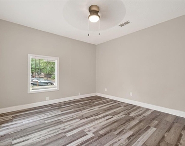 1511 Scharpe Street - Photo Thumbnail 16