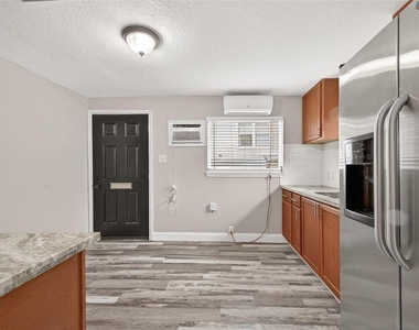 1511 Scharpe Street - Photo Thumbnail 5