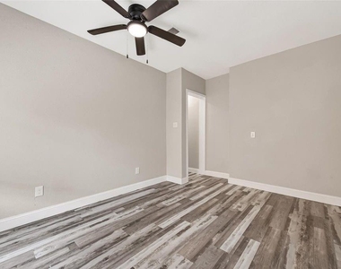 1511 Scharpe Street - Photo Thumbnail 10