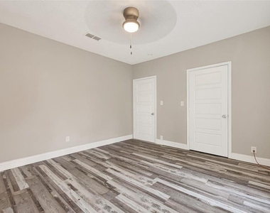 1511 Scharpe Street - Photo Thumbnail 15