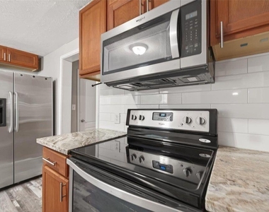1511 Scharpe Street - Photo Thumbnail 6