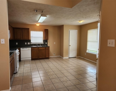 7346 Cypress Prairie Drive - Photo Thumbnail 2