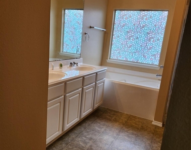 7346 Cypress Prairie Drive - Photo Thumbnail 10