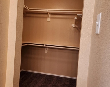 7346 Cypress Prairie Drive - Photo Thumbnail 16