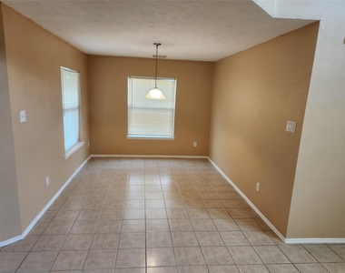 7346 Cypress Prairie Drive - Photo Thumbnail 4