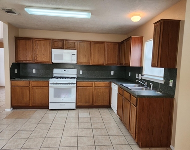 7346 Cypress Prairie Drive - Photo Thumbnail 3