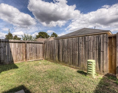 10610 Pine Landing Drive - Photo Thumbnail 26