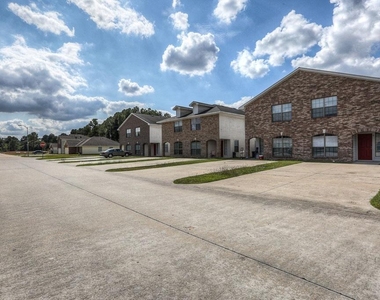 10610 Pine Landing Drive - Photo Thumbnail 29