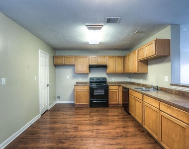 10610 Pine Landing Drive - Photo Thumbnail 1