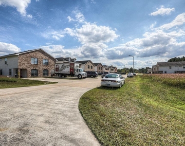10610 Pine Landing Drive - Photo Thumbnail 25