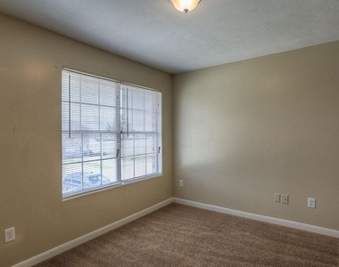 10610 Pine Landing Drive - Photo Thumbnail 17