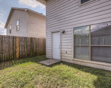 10610 Pine Landing Drive - Photo Thumbnail 27