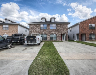 10610 Pine Landing Drive - Photo Thumbnail 28